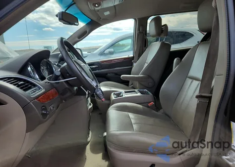 2016 Chrysler Town & Country Touring из США, поврежденный, VIN 2C4RC1BG7GR290817